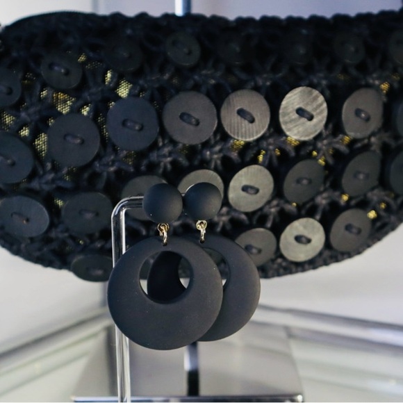 Great Retro lightweight Circle Earrings - Picture 3 of 4